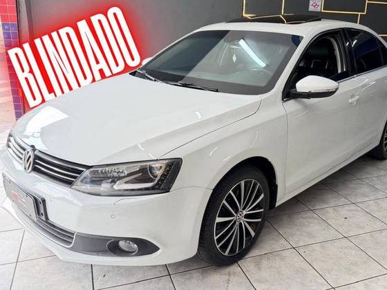 VOLKSWAGEN JETTA 2.0 TSI HIGHLINE 211CV GASOLINA 4P TIPTRONIC